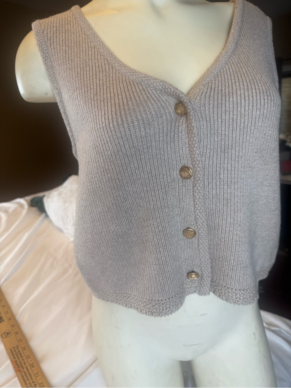 Abercrombie & Fitch Knit Sweater Vest Cardigan Gold Crest Buttons Oatmeal Taupe